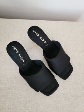 Anne Klein Jasmine Black Satin Square Toe Kitten Heel Slide Mules - 6.5 EUC